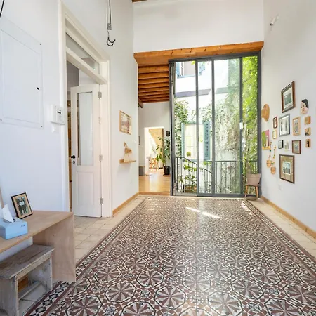 1927 Heritage House - Indoor Garden , Old 펜션 니코시아