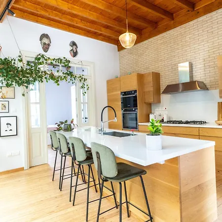 1927 Heritage House - Indoor Garden , Old 펜션