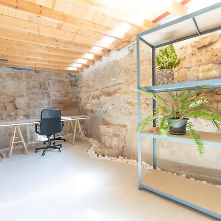 1927 Heritage House - Indoor Garden , Old